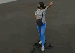 Sebetulnya Manusia itu hanya membutuhkan sesuatu yang Terbatas ( Actually, humans only need something Limited )
